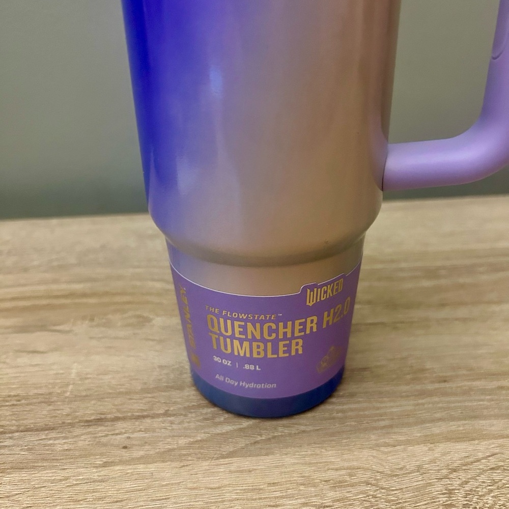 Stanley x Wicked Glinda For Good 30 oz Quencher Tumbler | Target Exclusive - Picture 3 of 6